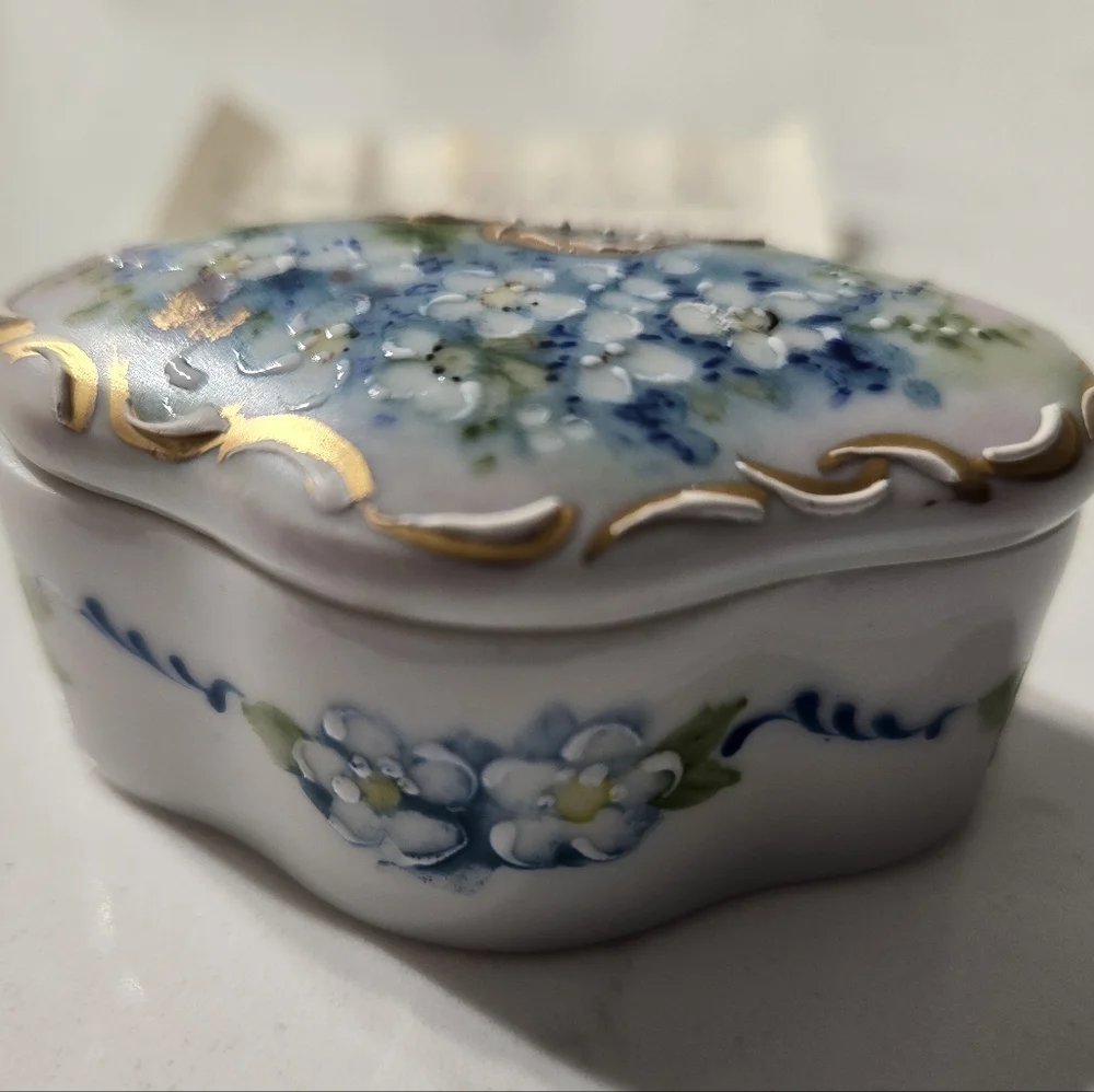 Limoges France Trinket Bowl Box With Lid Handpainted